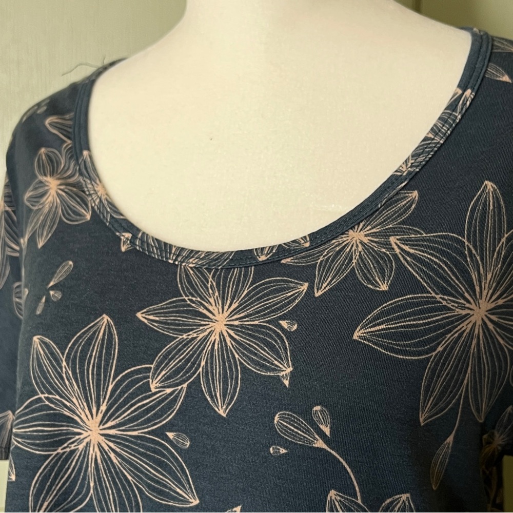LULAROE Perfect Tee size medium